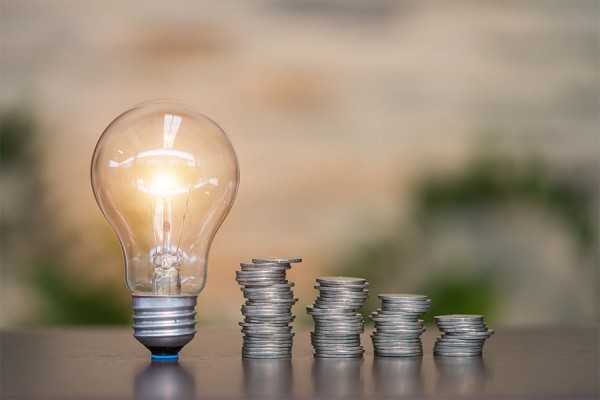 Μειώσεις έως 33% στα τιμολόγια ρεύματος του Αυγούστου 